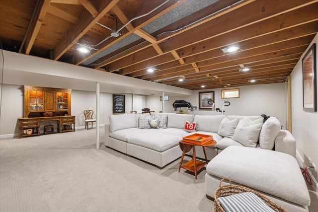 857 S Euclid Avenue, Elmhurst, IL 60126