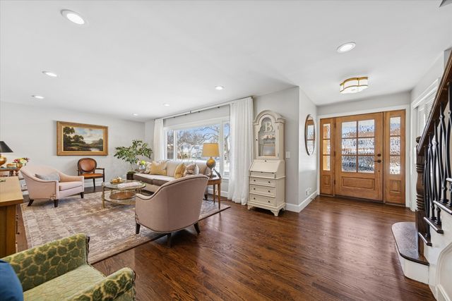 857 S Euclid Avenue, Elmhurst, IL 60126