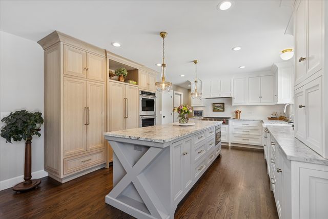 857 S Euclid Avenue, Elmhurst, IL 60126