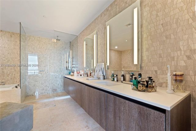 88 SW 7th Street 3412, Miami, FL 33130