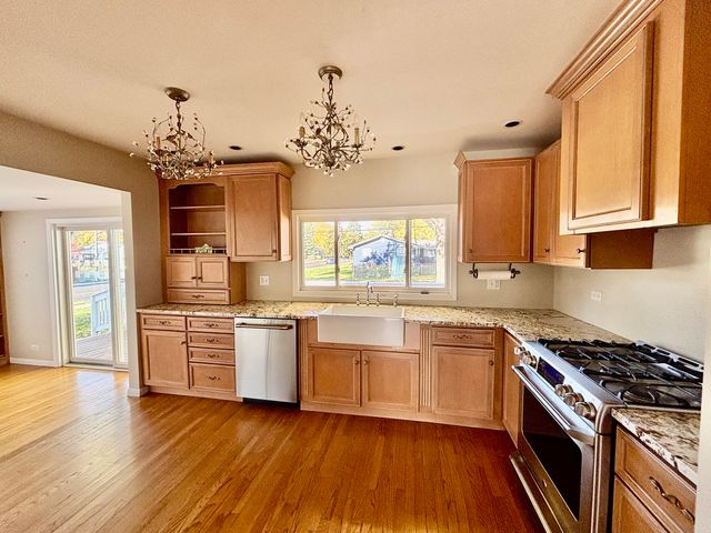 758 Maple Avenue, Lisle, IL 60532