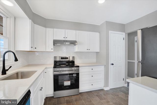 5 LOCUST CIR, Etters, PA 17319