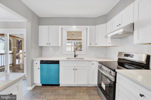 5 LOCUST CIR, Etters, PA 17319