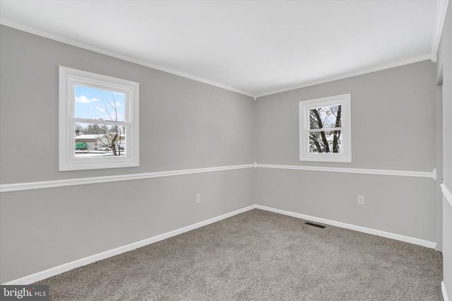 5 LOCUST CIR, Etters, PA 17319