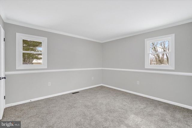 5 LOCUST CIR, Etters, PA 17319