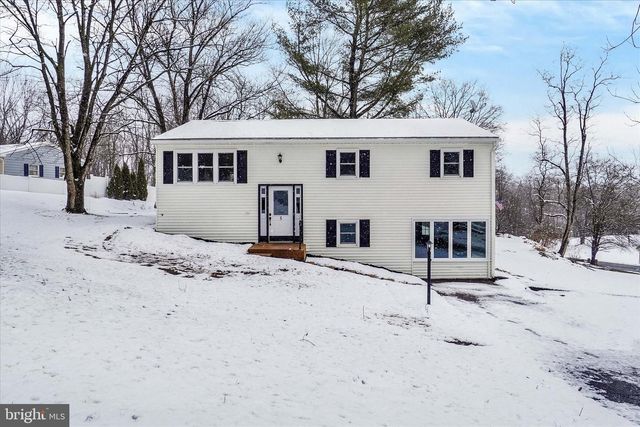 5 LOCUST CIR, Etters, PA 17319