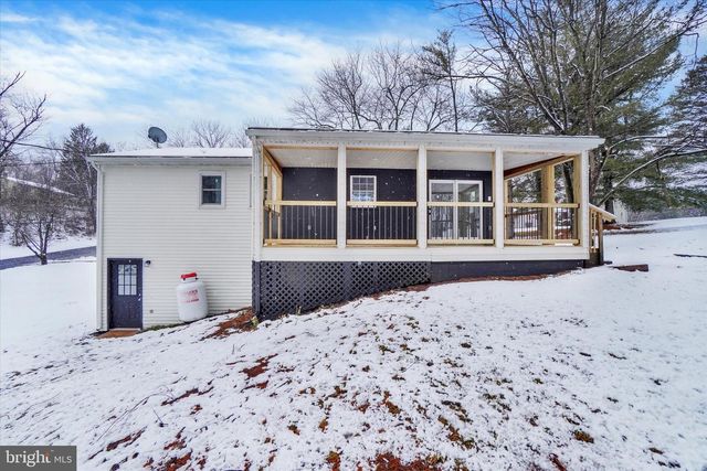 5 LOCUST CIR, Etters, PA 17319