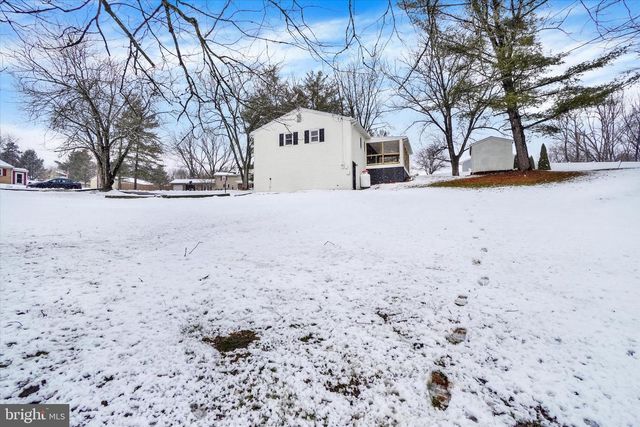 5 LOCUST CIR, Etters, PA 17319