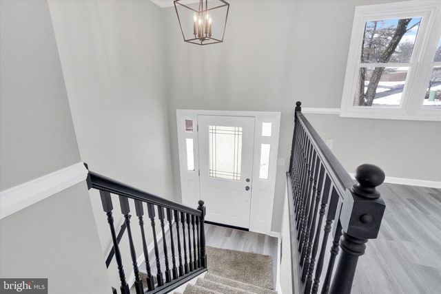 5 LOCUST CIR, Etters, PA 17319