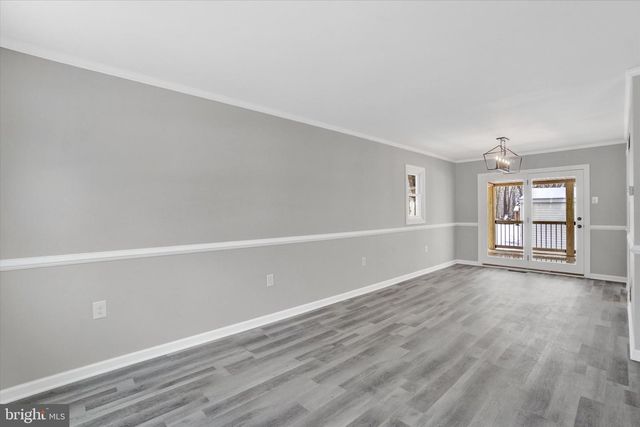 5 LOCUST CIR, Etters, PA 17319