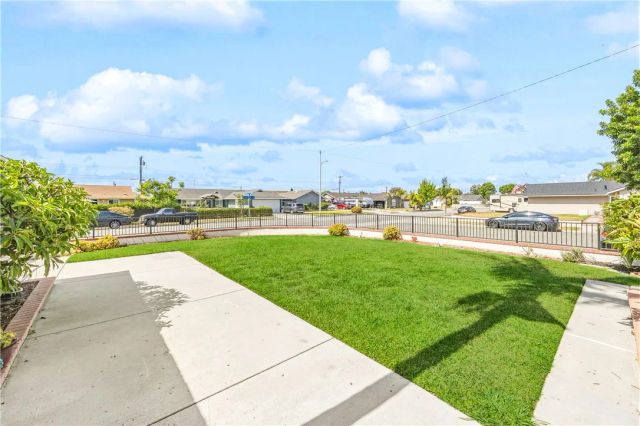 5921 Chinook Drive, Huntington Beach, CA 92647
