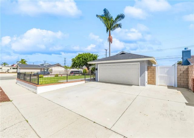 5921 Chinook Drive, Huntington Beach, CA 92647