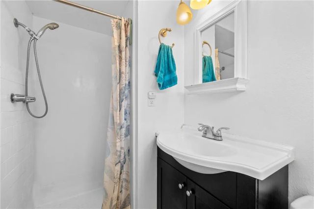 5921 Chinook Drive, Huntington Beach, CA 92647