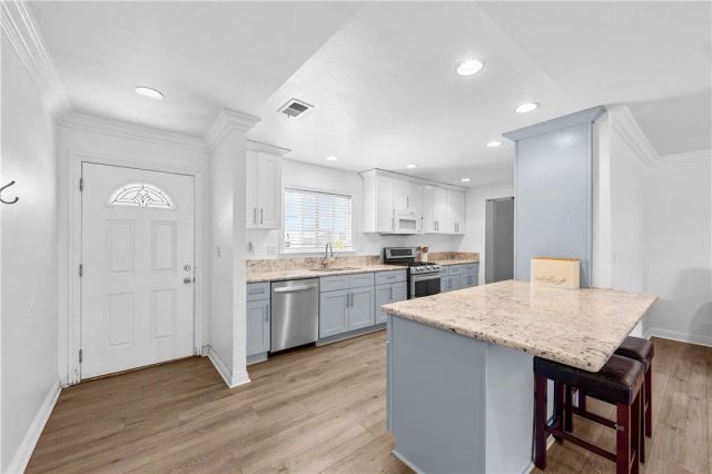 5921 Chinook Drive, Huntington Beach, CA 92647