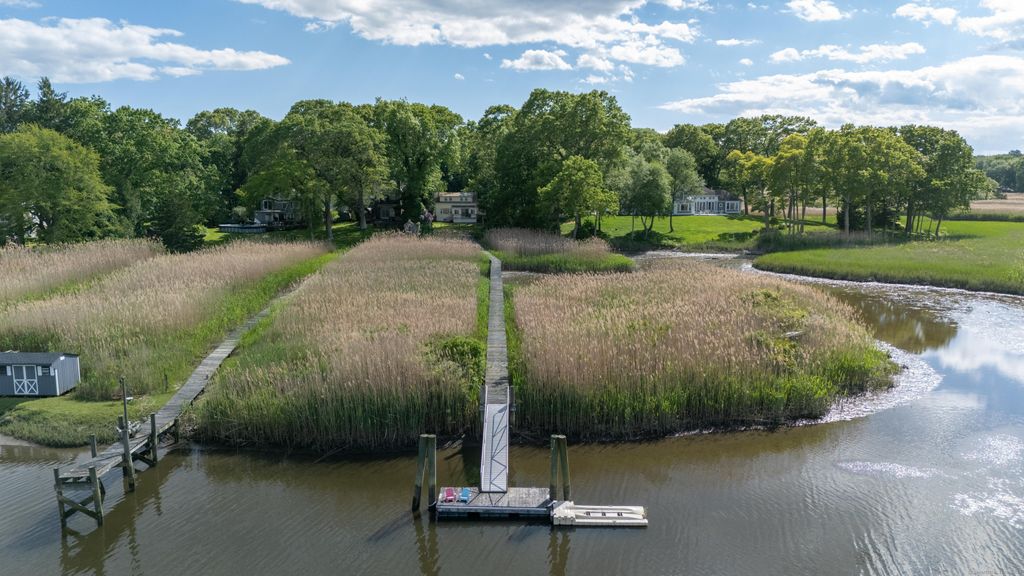 12 Fourth Avenue, Old Saybrook, CT 06475