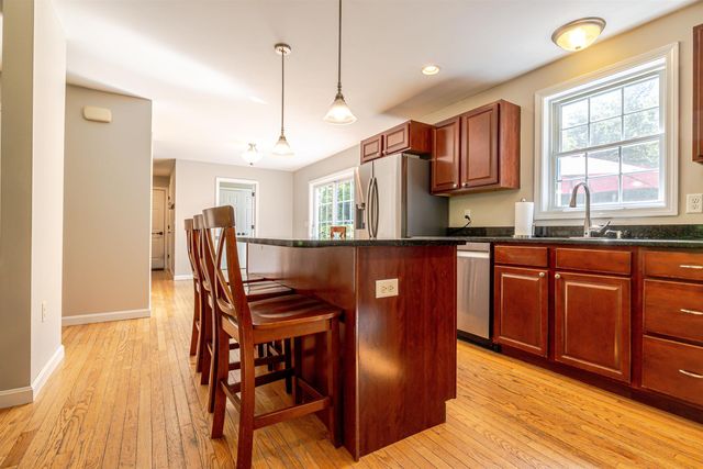877 River Road, Weare, NH 03281