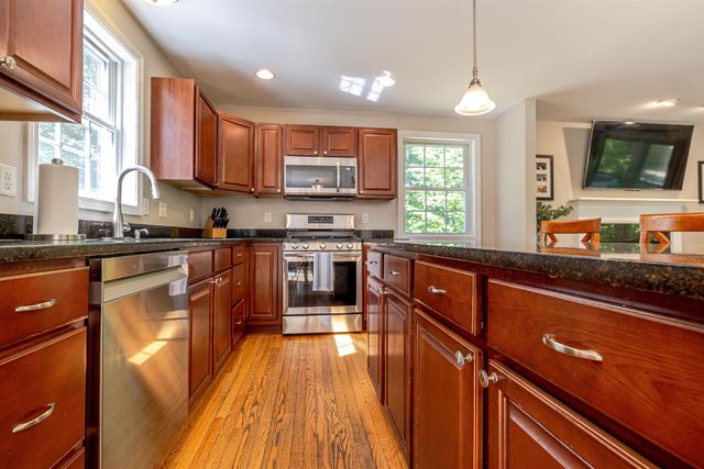 877 River Road, Weare, NH 03281
