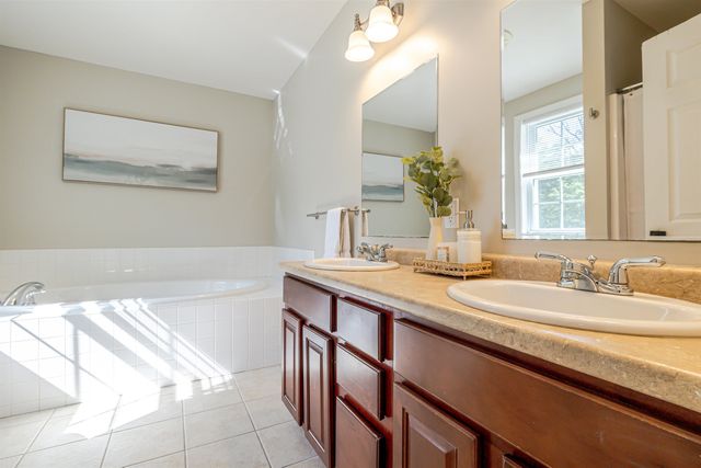 877 River Road, Weare, NH 03281