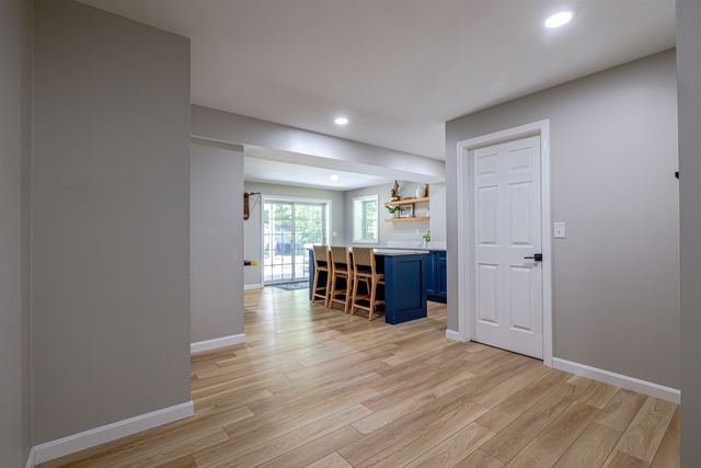 877 River Road, Weare, NH 03281