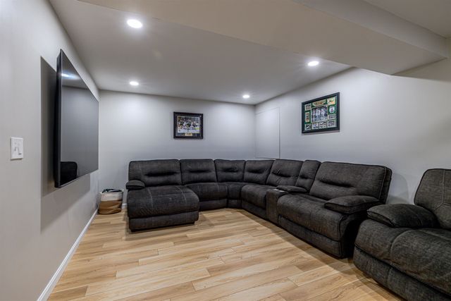 877 River Road, Weare, NH 03281