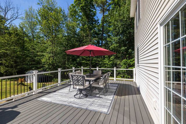 877 River Road, Weare, NH 03281