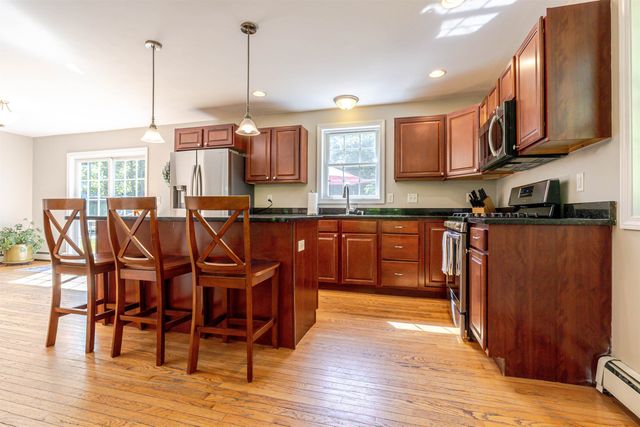 877 River Road, Weare, NH 03281