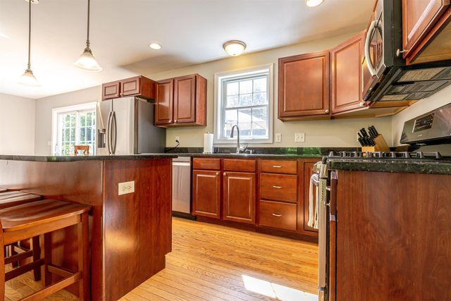 877 River Road, Weare, NH 03281