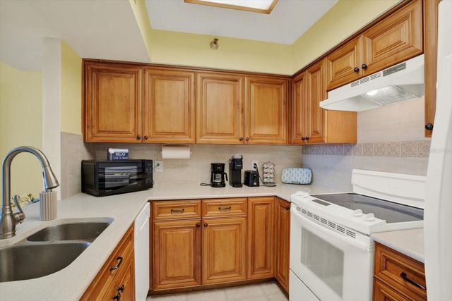 2333 FEATHER SOUND DRIVE B507, Clearwater, FL 33762