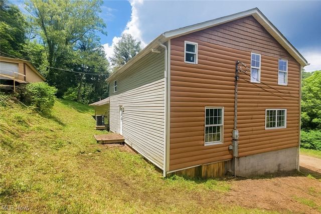 56612 Mcgee Road, Shadyside, OH 43947