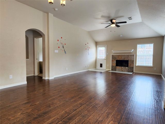 1605 Cardinal Way, Aubrey, TX 76227