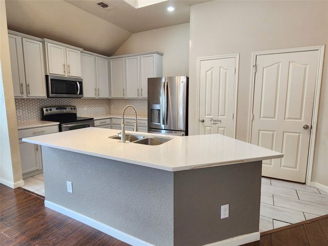 1605 Cardinal Way, Aubrey, TX 76227