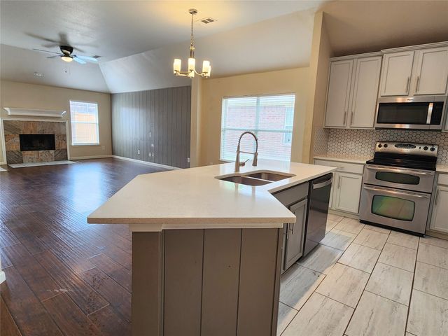 1605 Cardinal Way, Aubrey, TX 76227