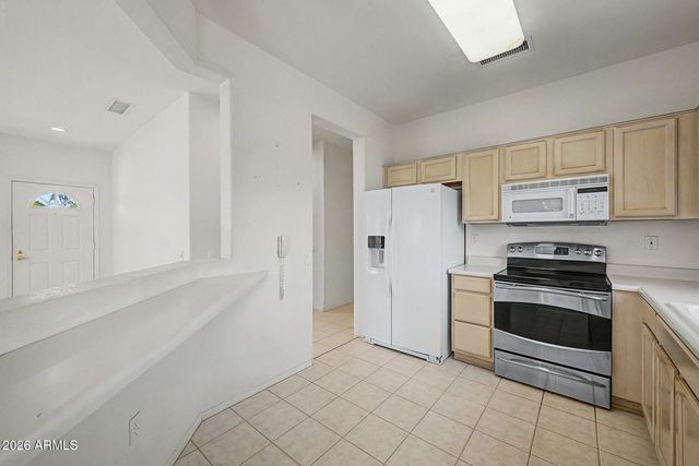 13621 W RAVENSWOOD Drive, Sun City West, AZ 85375