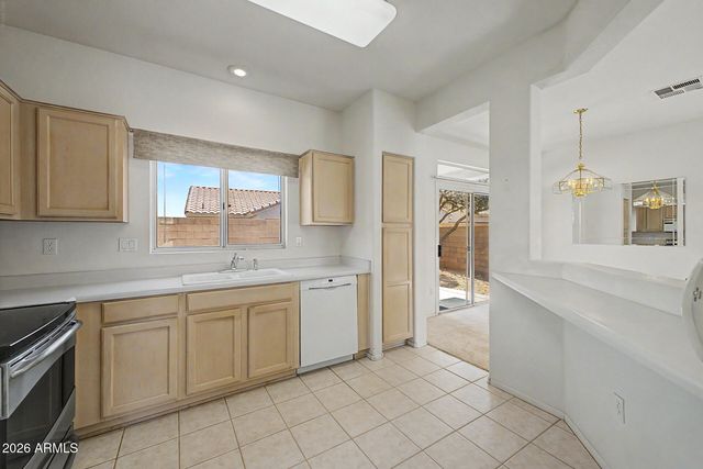 13621 W RAVENSWOOD Drive, Sun City West, AZ 85375