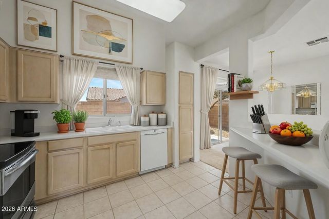 13621 W RAVENSWOOD Drive, Sun City West, AZ 85375