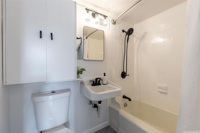 445 Kaiolu Street 604, Honolulu, HI 96815
