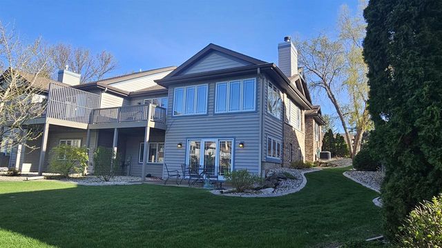3051 Woods Edge Way, Fitchburg, WI 53711