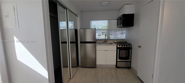 26 SE 13th Ter 1, Dania Beach, FL 33004