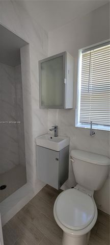 26 SE 13th Ter 1, Dania Beach, FL 33004