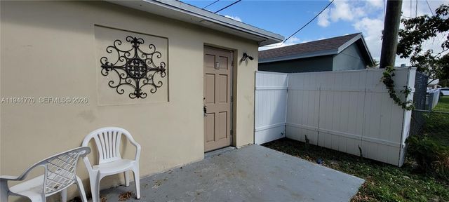 26 SE 13th Ter 1, Dania Beach, FL 33004