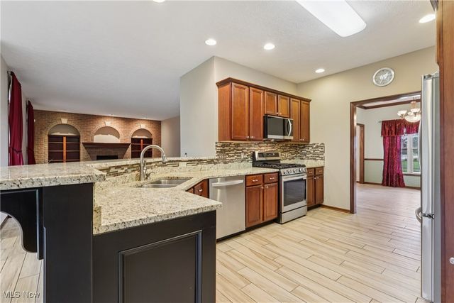 12235 Cantburg Avenue NW, Uniontown, OH 44685