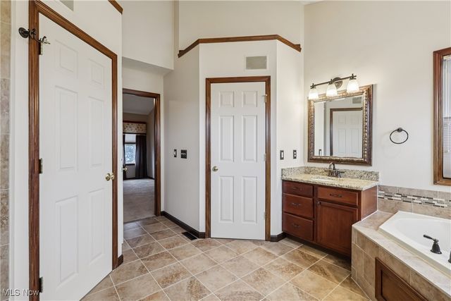 12235 Cantburg Avenue NW, Uniontown, OH 44685