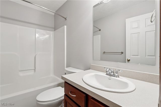 12235 Cantburg Avenue NW, Uniontown, OH 44685