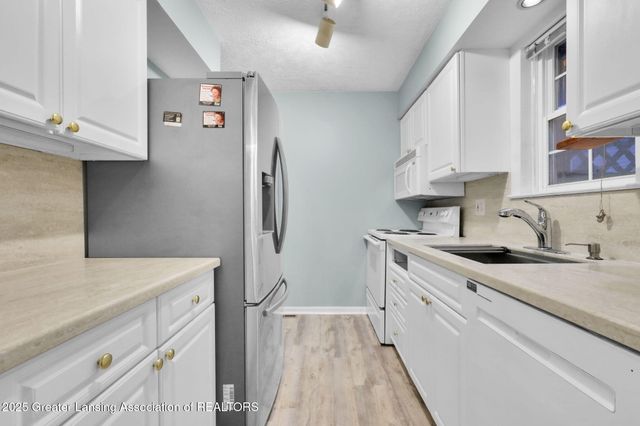 6238 Beechfield Drive, Lansing, MI 48911