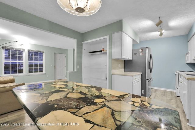 6238 Beechfield Drive, Lansing, MI 48911