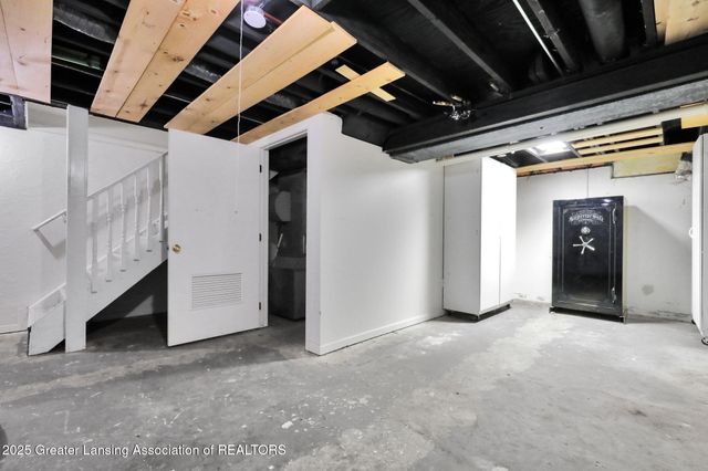 6238 Beechfield Drive, Lansing, MI 48911