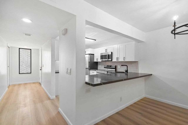 341 Lakeview Drive 203, Weston, FL 33326