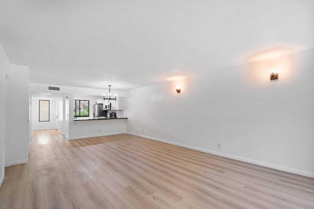 341 Lakeview Drive 203, Weston, FL 33326