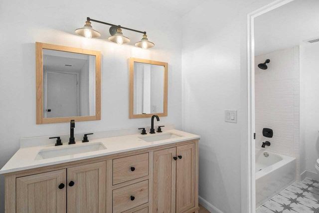 341 Lakeview Drive 203, Weston, FL 33326