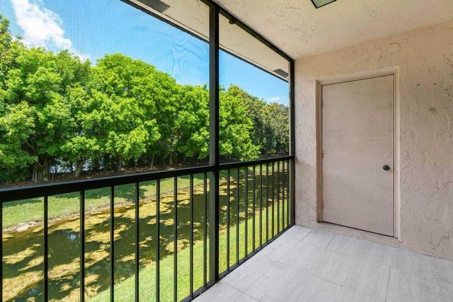 341 Lakeview Drive 203, Weston, FL 33326